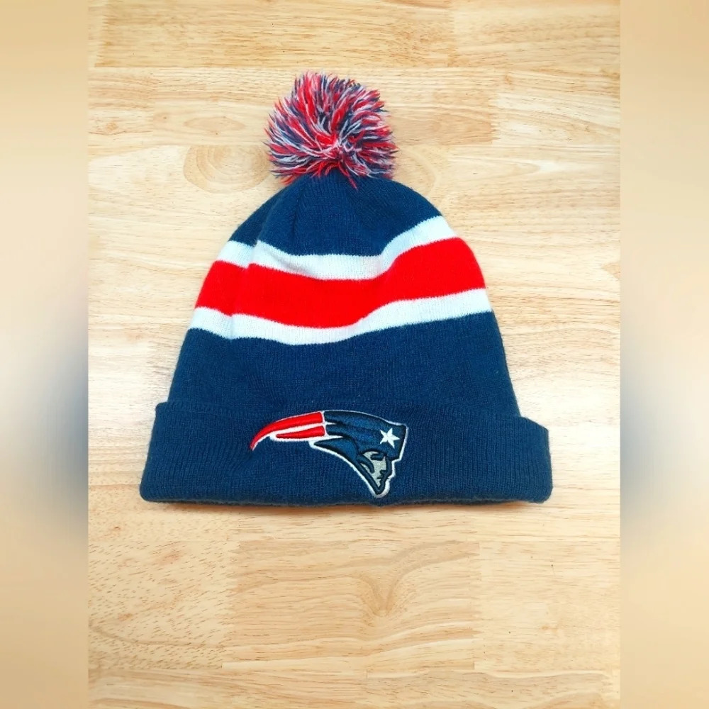 NFL NEW ENGLAND PATRIOTS POM BEANIE PATCH LOGO